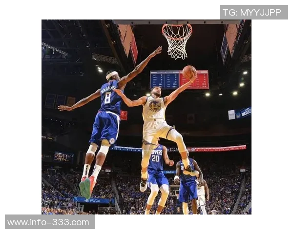 库里三节狂砍35分5板2帽难救勇士球队仍落后12分苦苦支撑艰难追分 库里三节狂砍35分5板2帽难救勇士球队仍落后12分苦苦支撑艰难追分