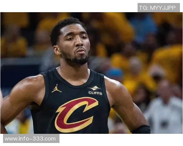 米切尔半场表现平平仅得13分3助攻失误和犯规影响发挥 米切尔半场表现平平仅得13分3助攻失误和犯规影响发挥