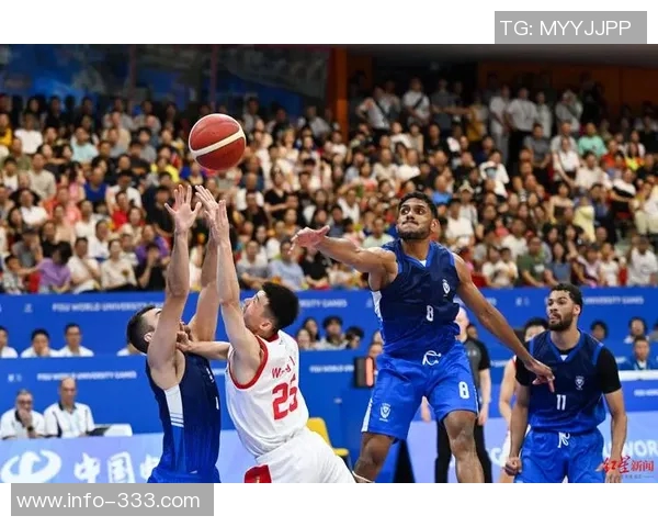 理查兹排球式进攻篮板助古德温压哨三分点燃全场激情 理查兹排球式进攻篮板助古德温压哨三分点燃全场激情